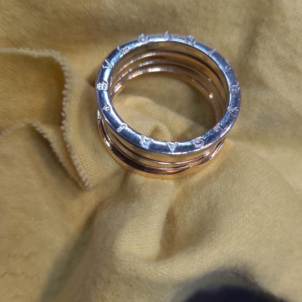 Bulgari Gold Ring with Distinctive Design - Picture 2 of 3